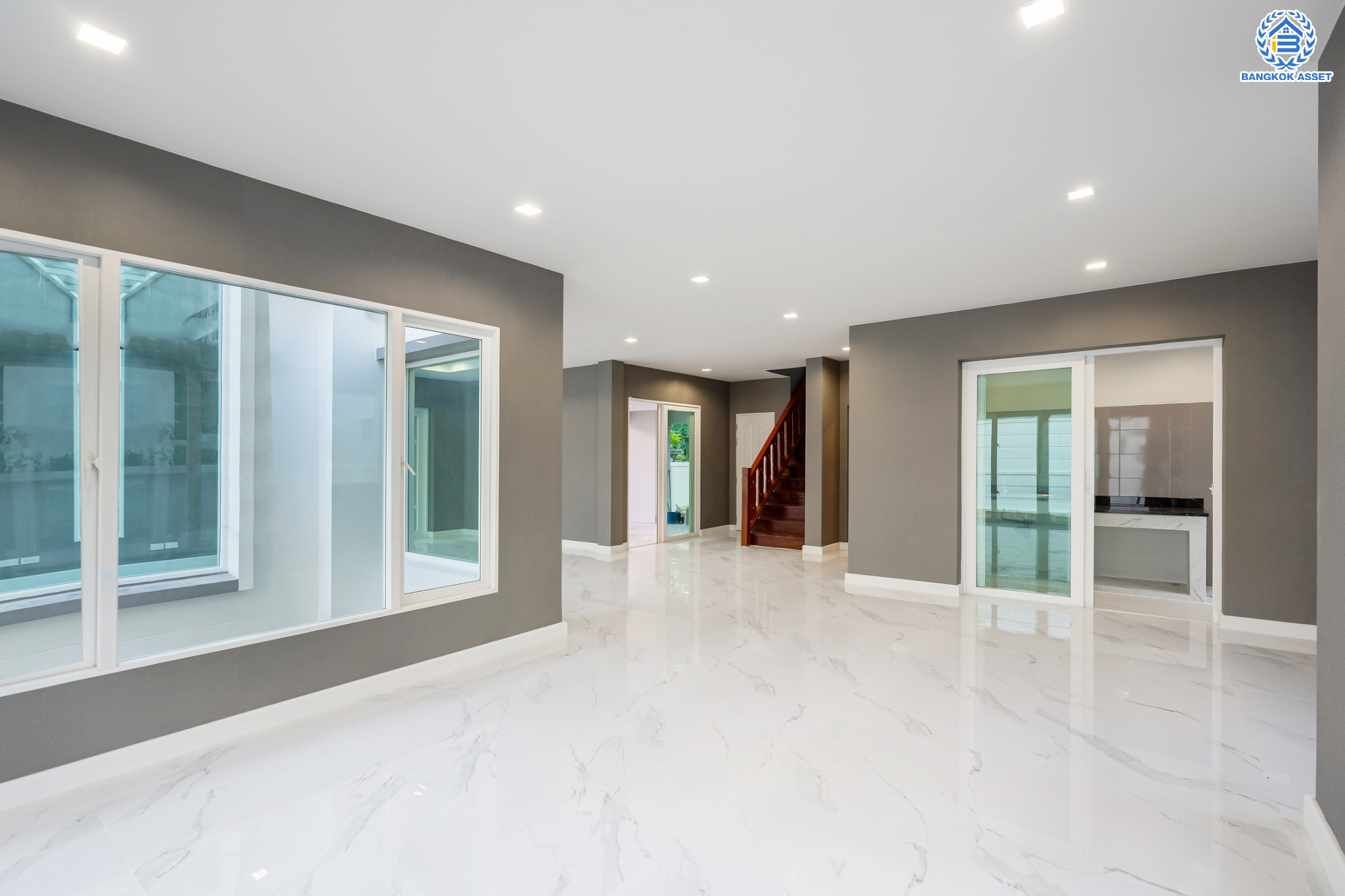 บ้านมือสองตกแต่งใหม่ ม.ลัดดารมย์ วัชรพล แบรนด์ Q.House หลังมุม เนื้อที่ 128 ตร.ว. ฟังก์ชัน 3 ห้องนอน 4 ห้องน้ำ 1 ห้องแม่บ้าน จอดรถได้ 4 คัน Facilities ครบครัน บนทำเลเชื่อมต่อหลายเส้นทาง ถ.รามอินทรา ถ.สายไหม และถ.พหลโยธิน ใกล้สนามบินดอนเมือง ทางด่วน "ศรีรัช" และ เซ็นทรัลรามอินทรา